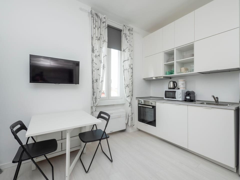 TV and multimedia, Coffee/tea facilities, Kitchen or kitchenette, Dining area, minibar, stove