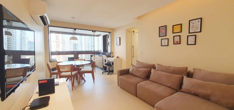 TV and multimedia, Seating area, Dining area