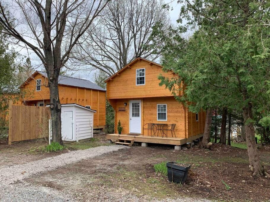 Equuleus Lofted Kabin House in Kawartha Lakes