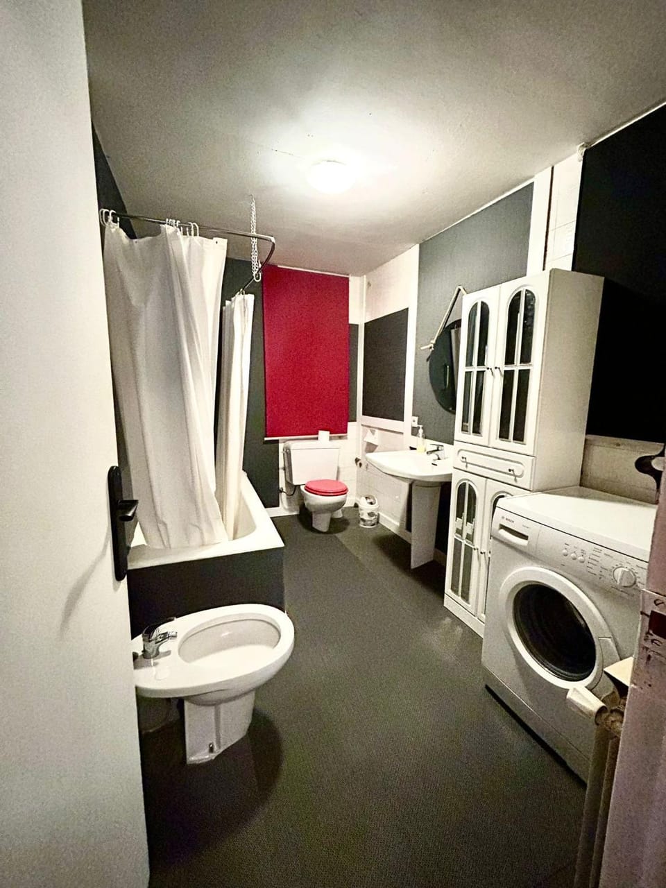 Toilet, Bathroom, Bath, bidet, washing machine, Internal: Not applicable to any particular room