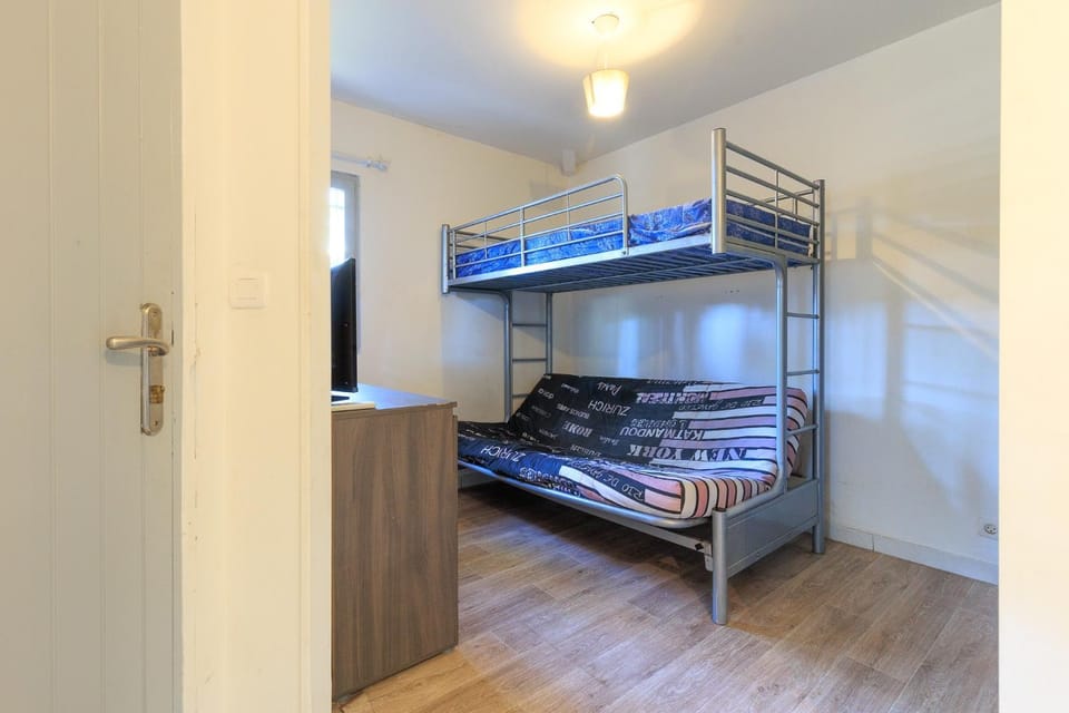 Property building, Living room, Bedroom
