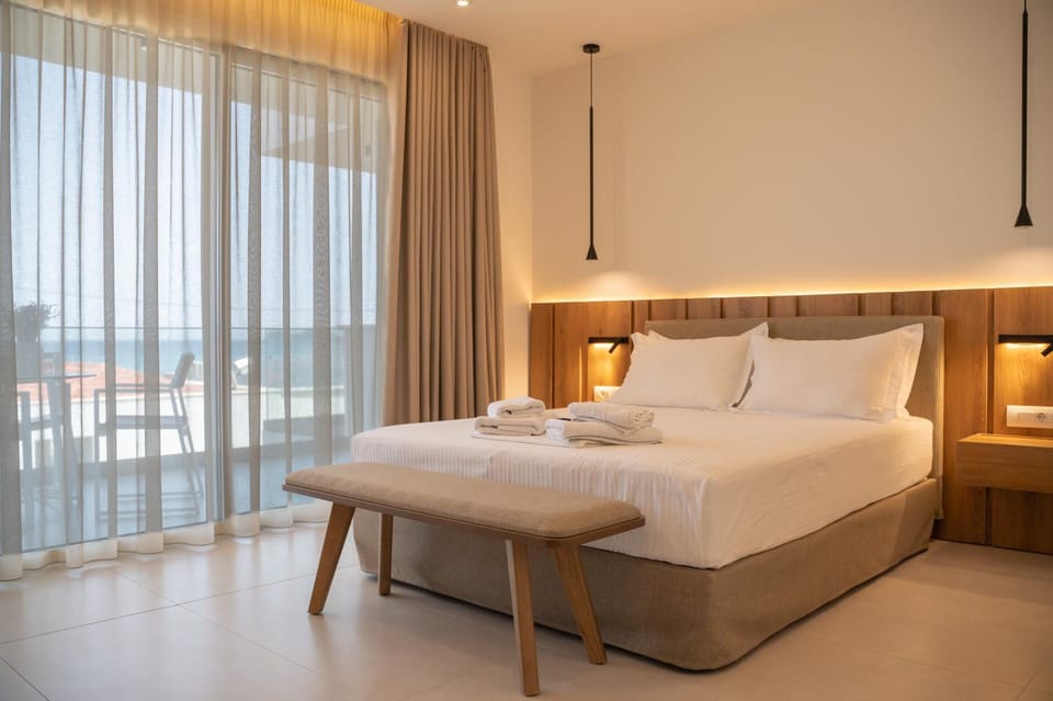 Bed, View (from property/room), Balcony/Terrace, Photo of the whole room, Bedroom, Sea view, towels