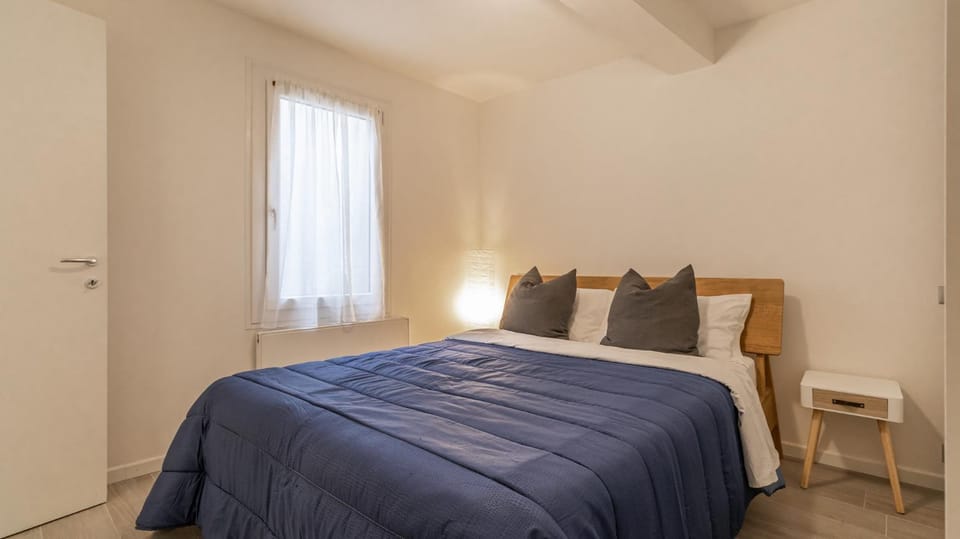 Bed, Day, View (from property/room), Photo of the whole room, Bedroom, wardrobe