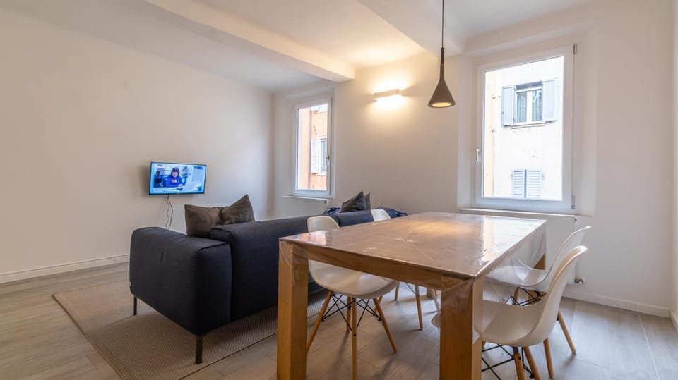 TV and multimedia, View (from property/room), Living room, Photo of the whole room, Seating area, Dining area, City view