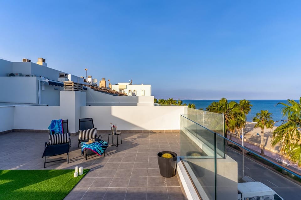 View (from property/room), Balcony/Terrace, Sea view, sunbed
