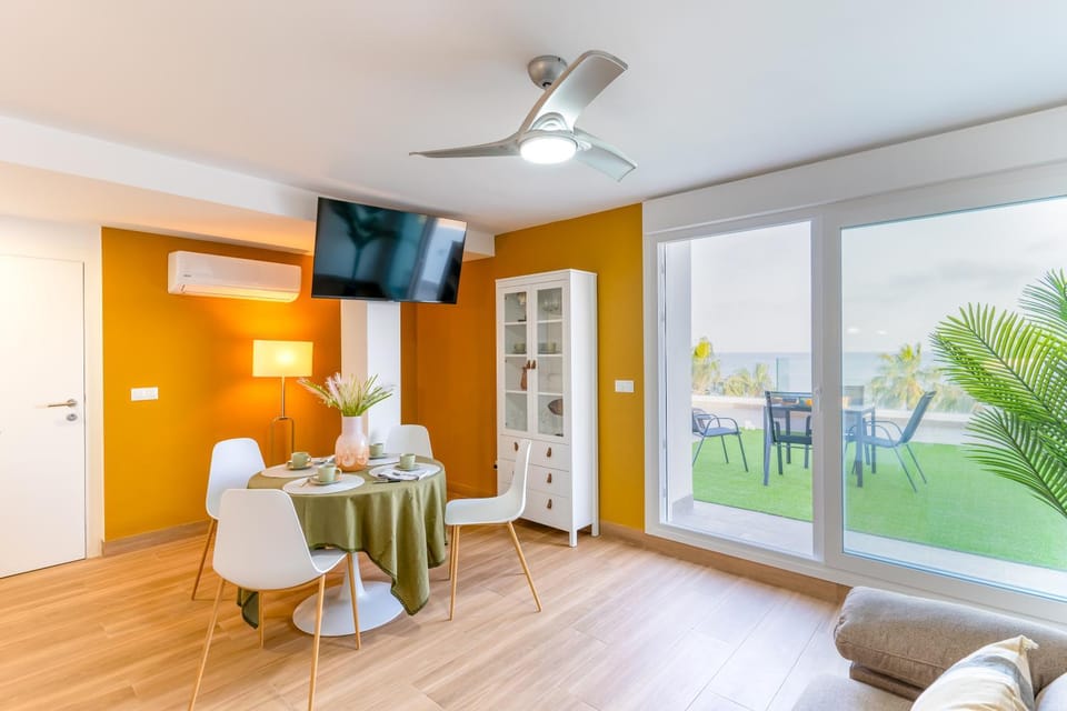 Communal lounge/ TV room, Living room, Dining area
