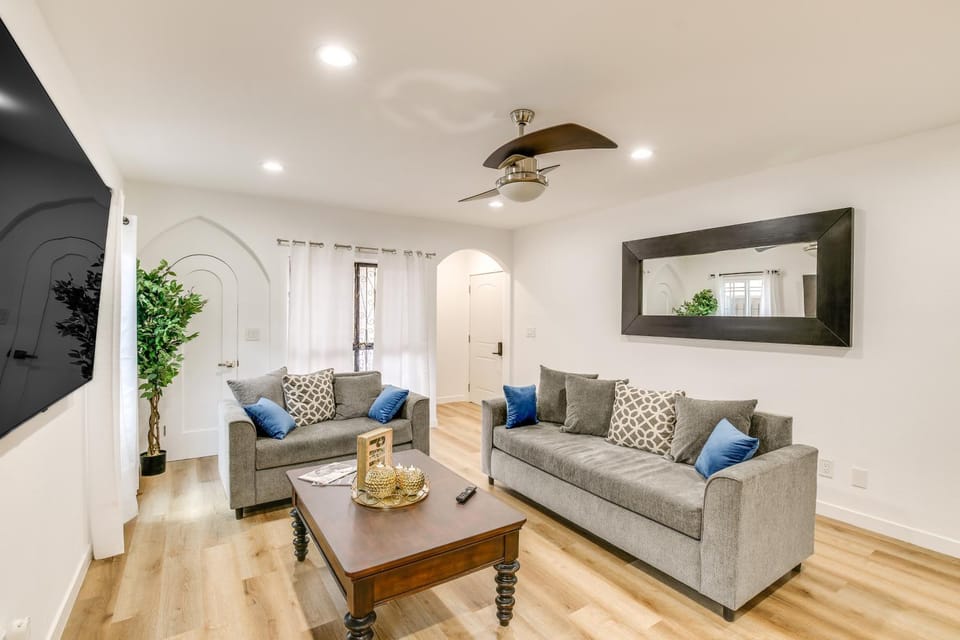 7 Mi to Dtwn! Modern Retreat in East Los Angeles Apartment in Commerce