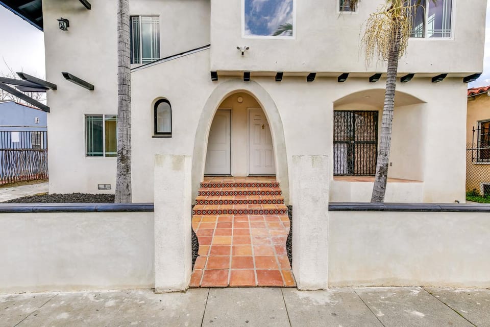 7 Mi to Dtwn! Modern Retreat in East Los Angeles Apartment in Commerce