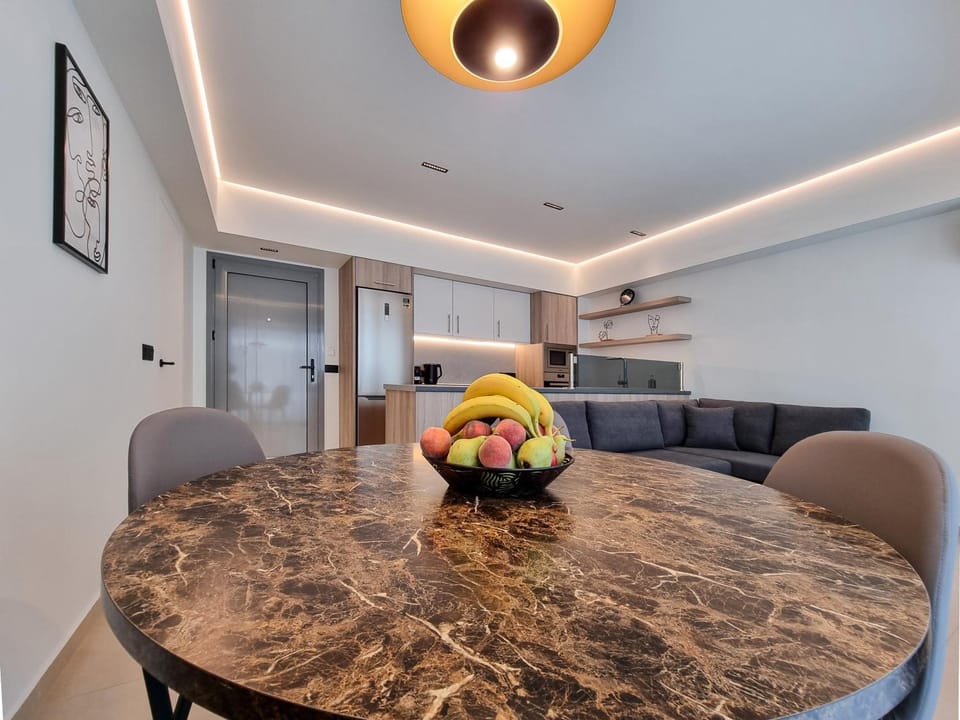 Kitchen or kitchenette, Seating area, Dining area