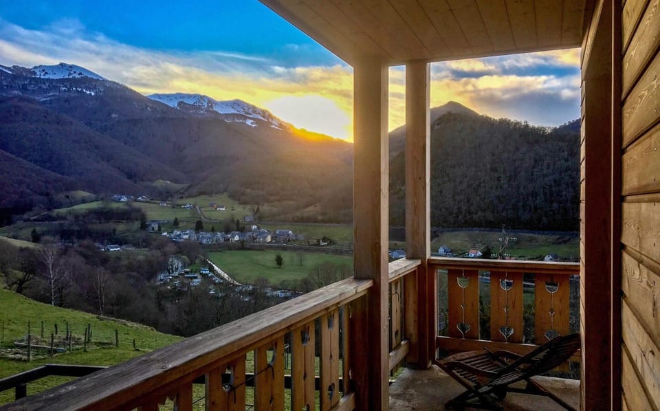 View (from property/room), Balcony/Terrace, Mountain view