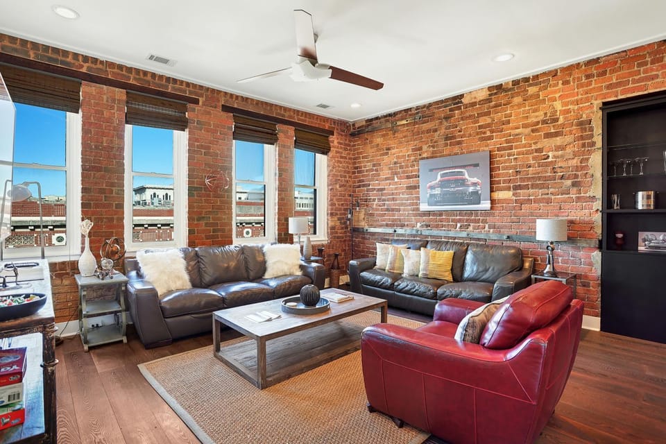 Corner View Broughton St Condo with Elevator and Reserved Parking Apartment in Savannah