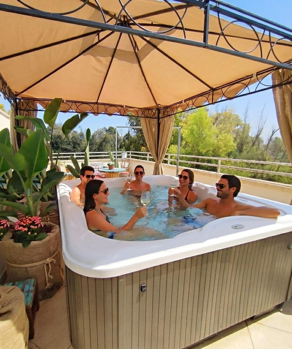 People, Hot Tub, Swimming pool, group of guests