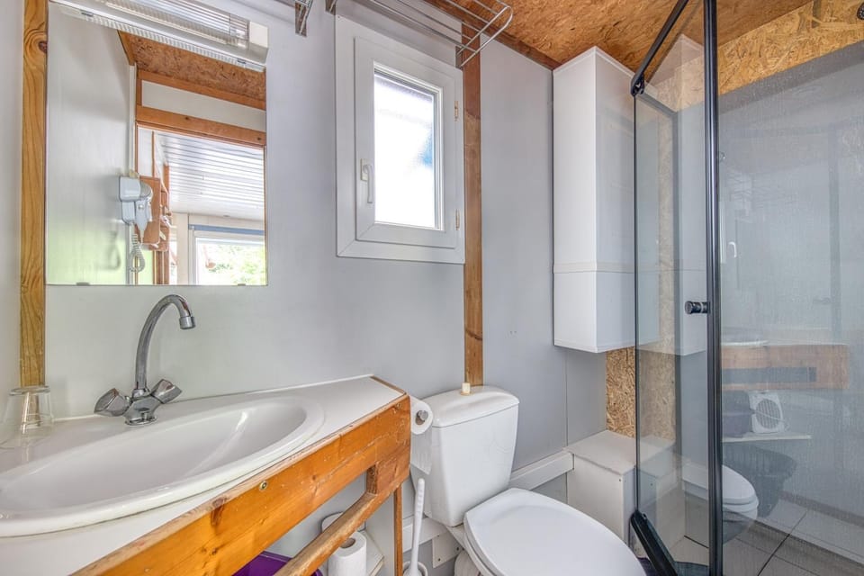 Bathroom, Living room