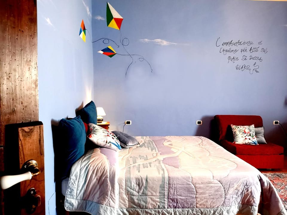 Bed, Bedroom, Family, Quiet street view