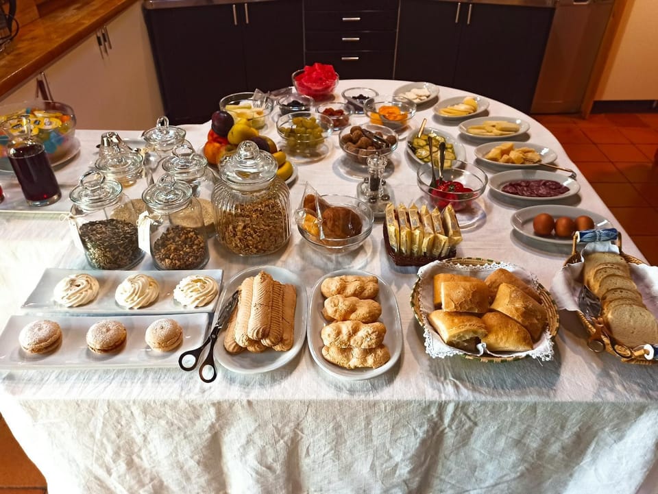 Food and drinks, Food, Breakfast, Continental breakfast, Buffet breakfast