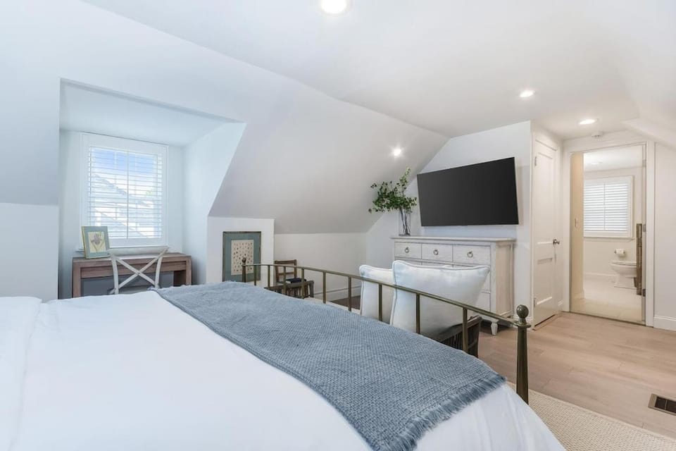 Stay at Black Rock Harbor House in Bridgeport