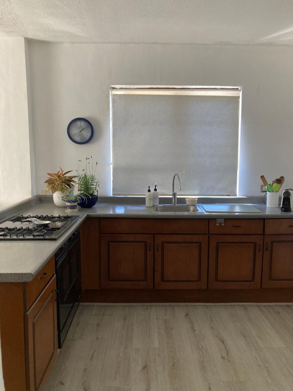 Kitchen or kitchenette, stove, Internal: Not applicable to any particular room
