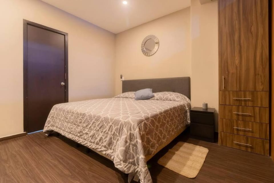 Photo of the whole room, Bedroom
