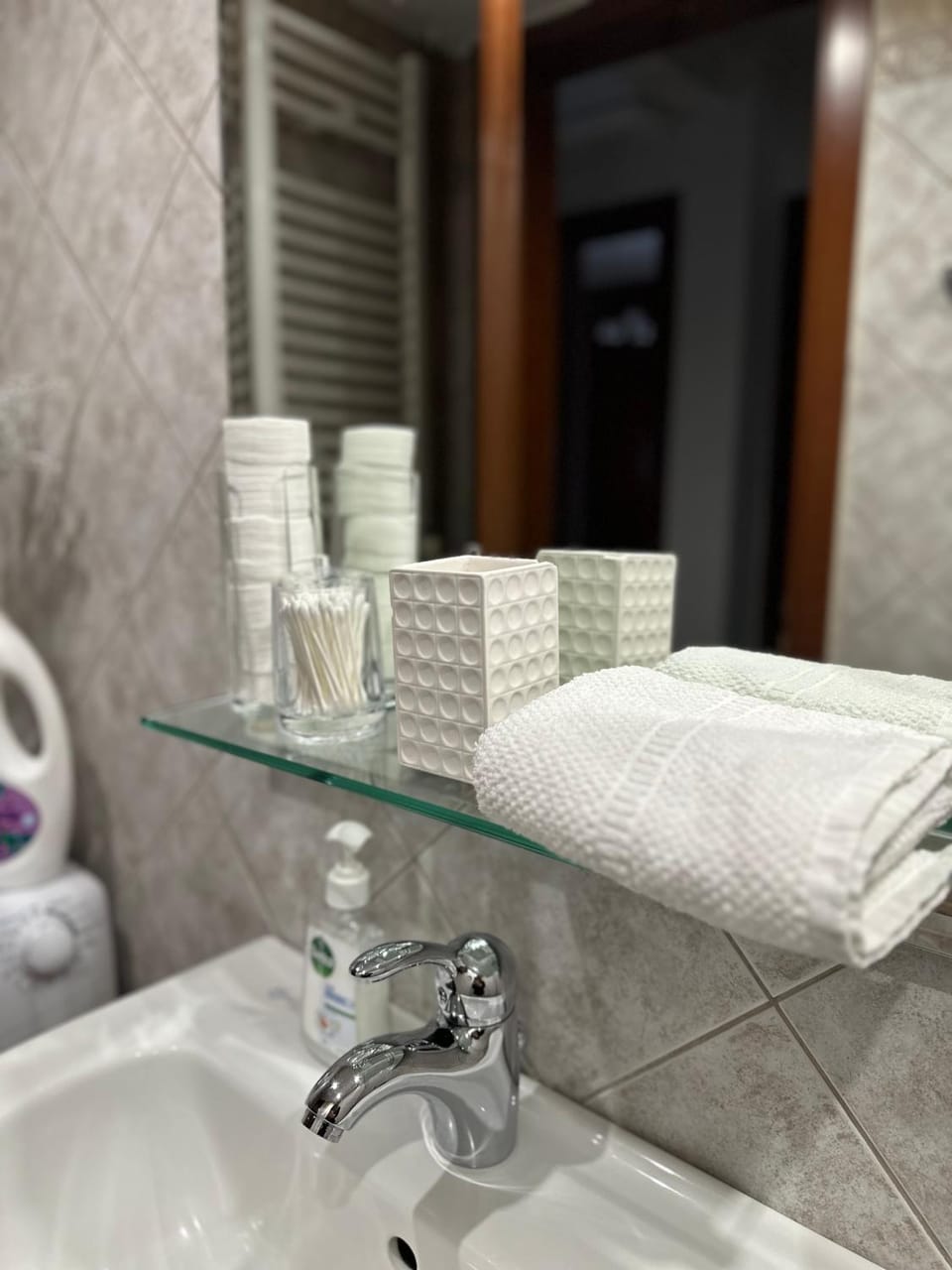 Bathroom, towels