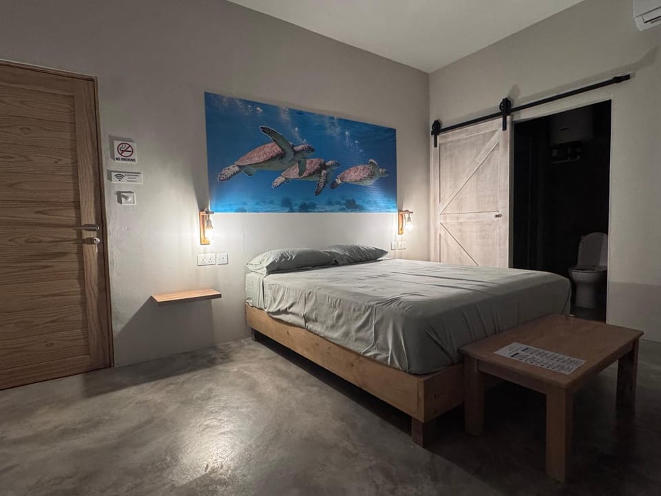 Photo of the whole room, Bedroom