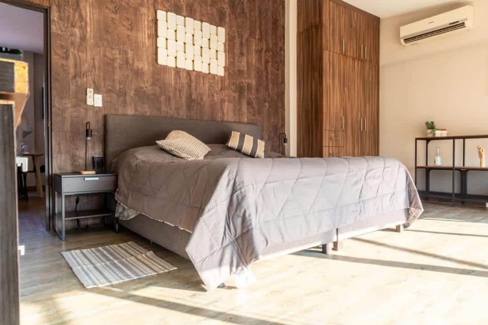 Photo of the whole room, Bedroom