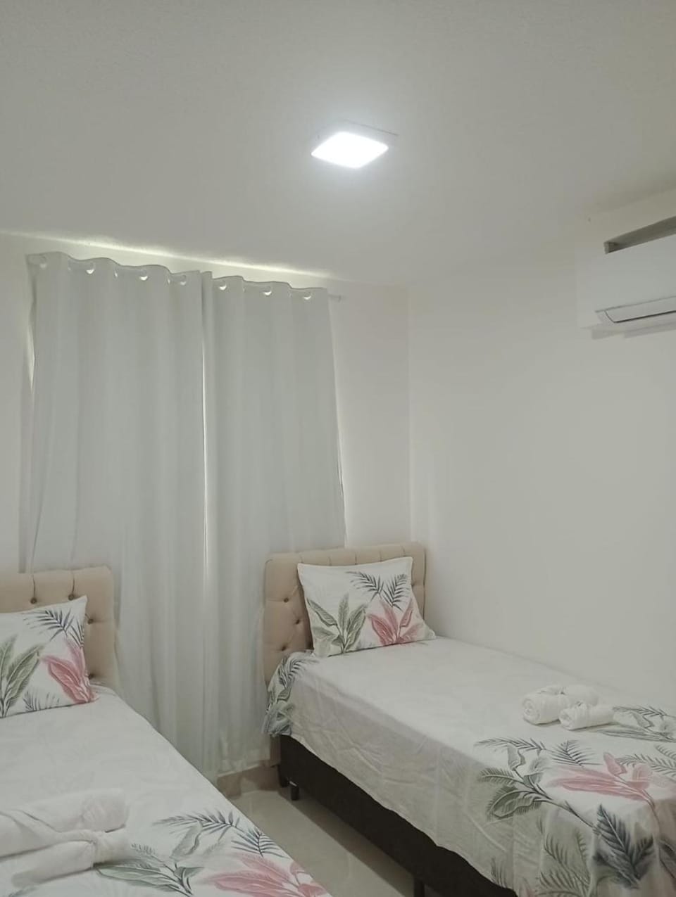 Bed, Photo of the whole room, Bedroom, air conditioner