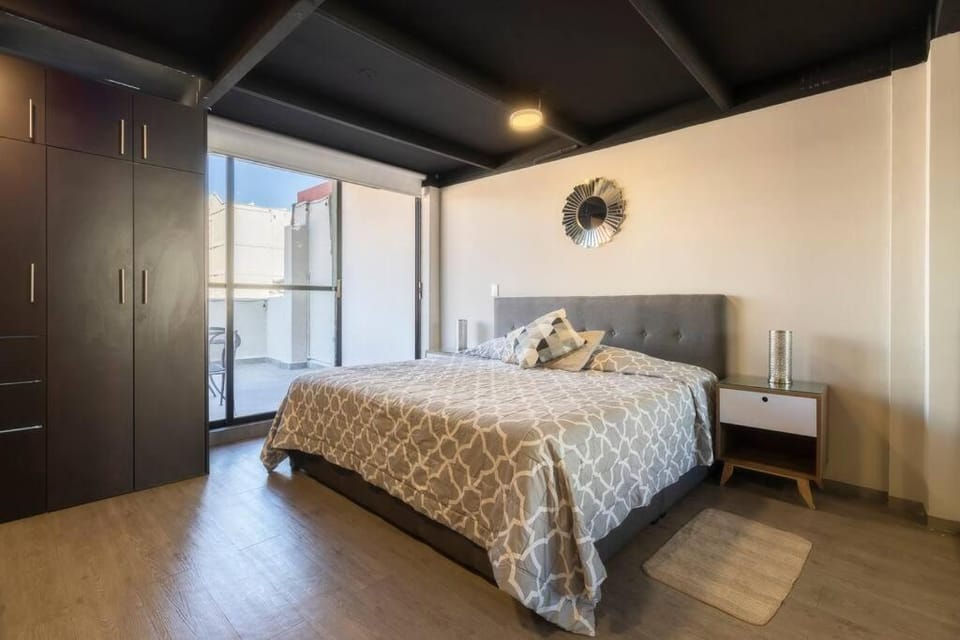 Photo of the whole room, Bedroom