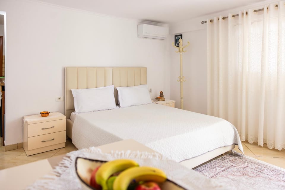 Photo of the whole room, air conditioner