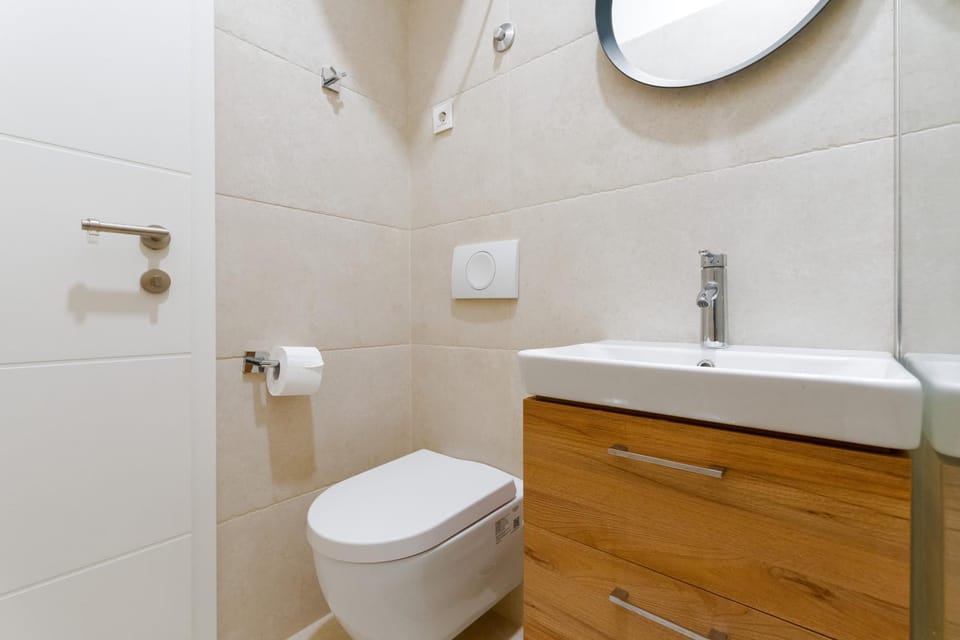 Toilet, Bathroom, towels