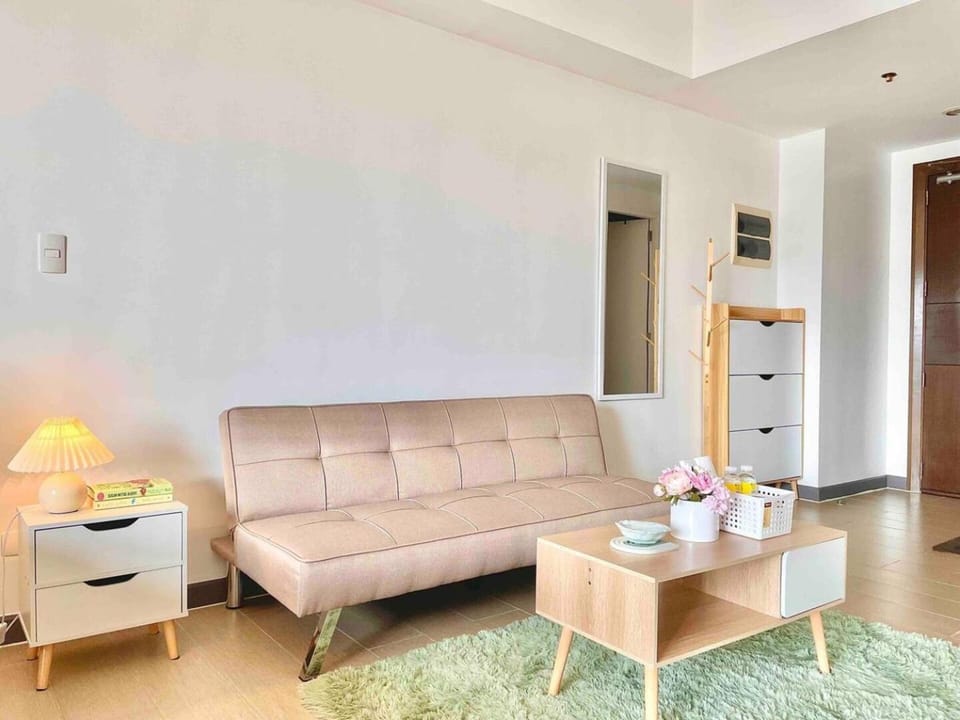 Luxury Bgc Condo Near Venice Mall #vlra22e House in Makati