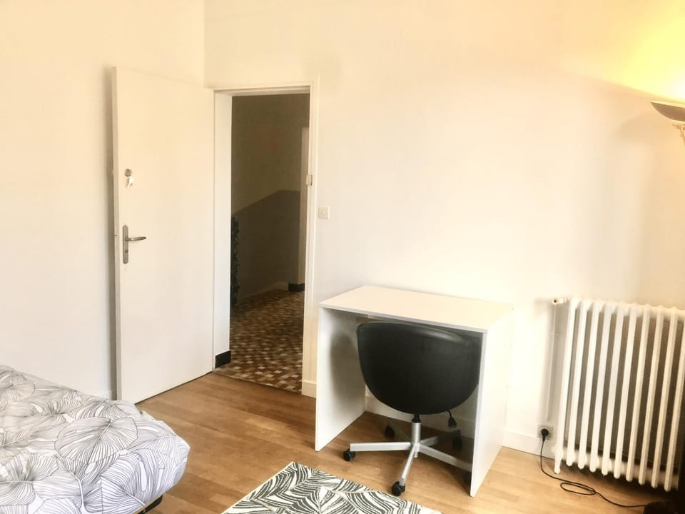 Business facilities, Seating area, Bedroom
