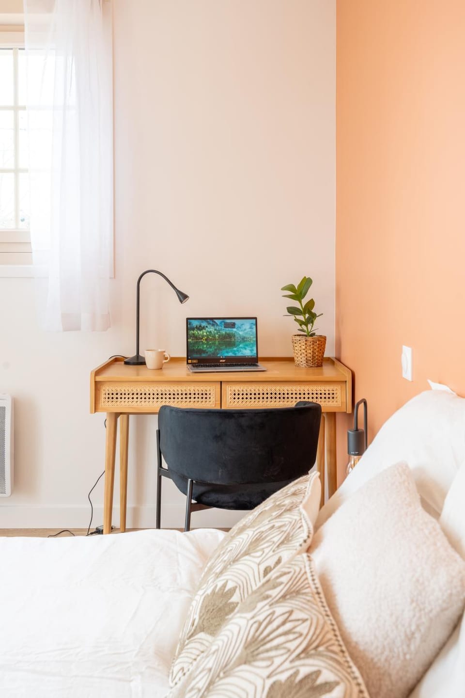 Bed, Photo of the whole room, Seating area, Bedroom, hair dresser