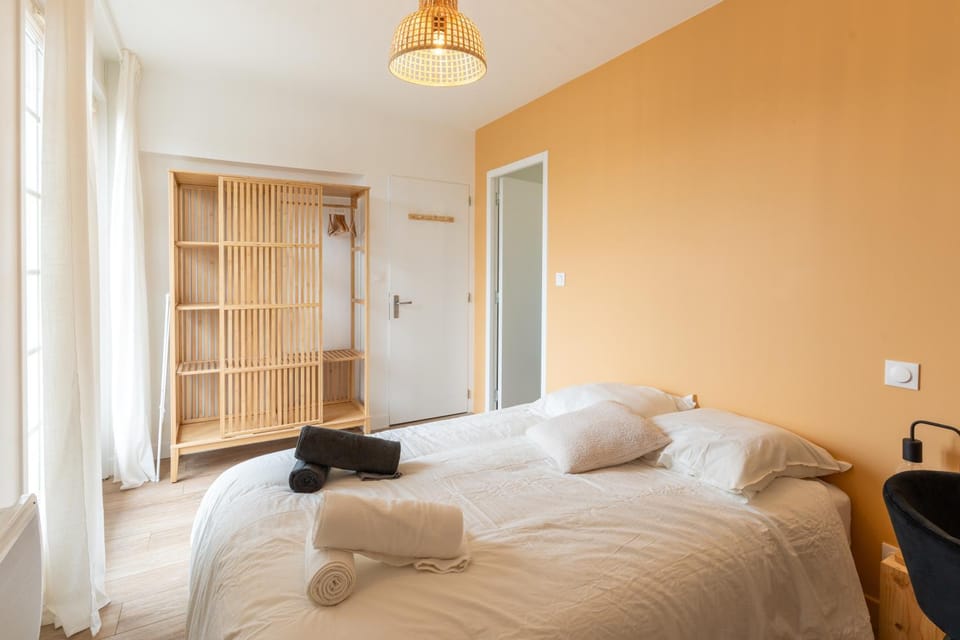Bed, Photo of the whole room, Bedroom, wardrobe