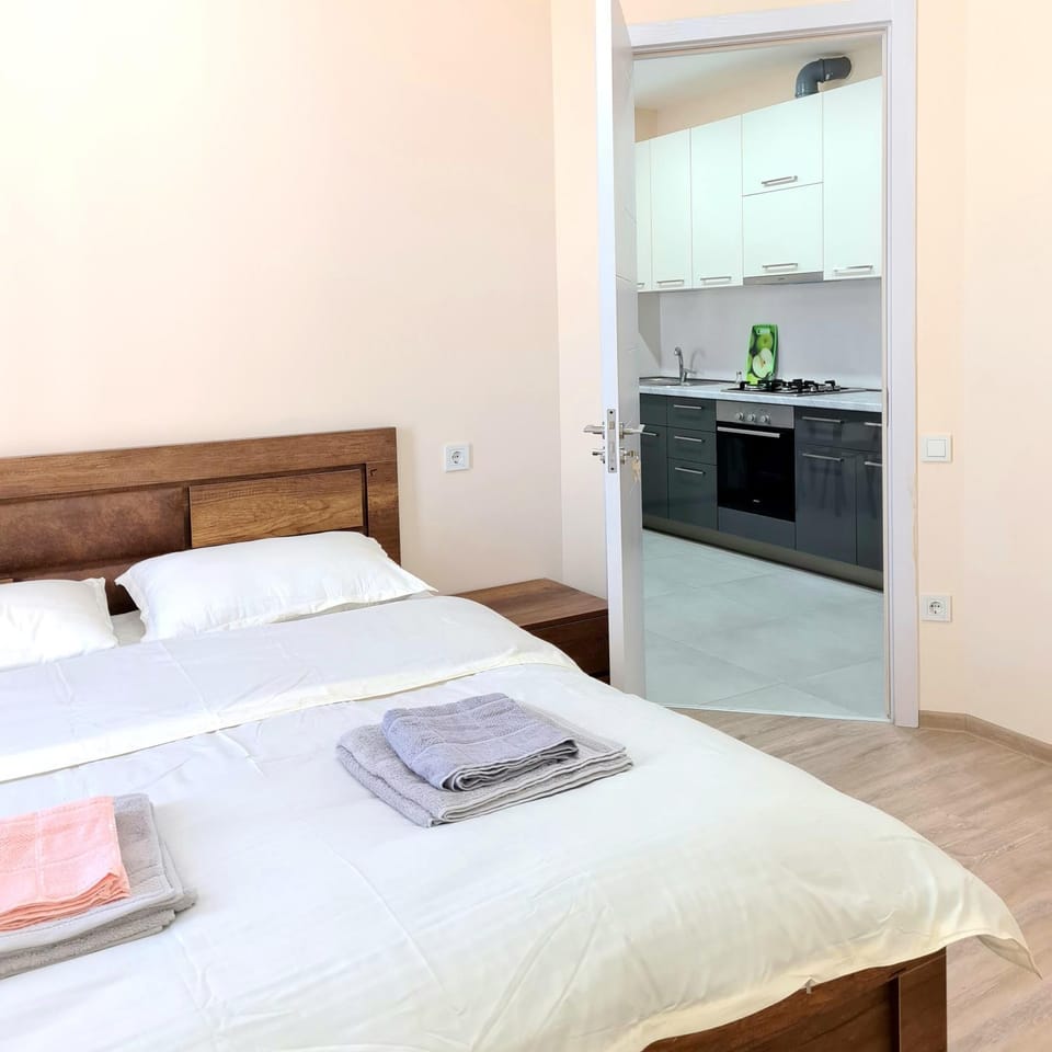 Bed, Photo of the whole room, Bedroom, towels