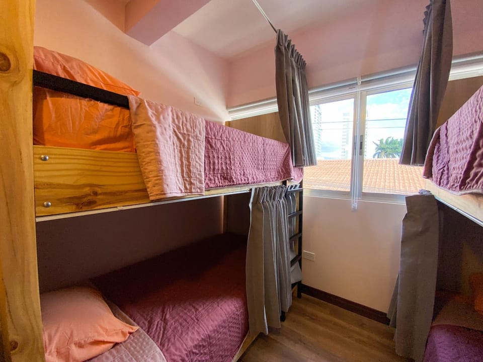 Bedroom, bunk bed