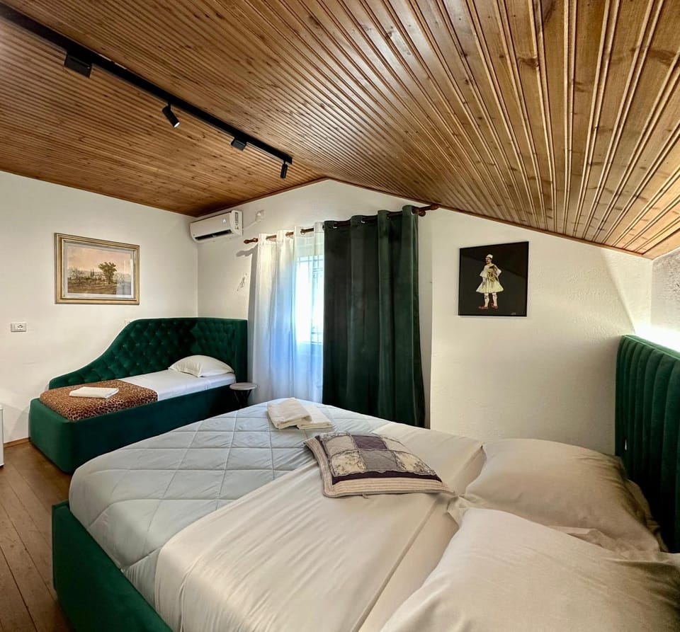 Lakeview Escape Koman Bed and Breakfast in Montenegro
