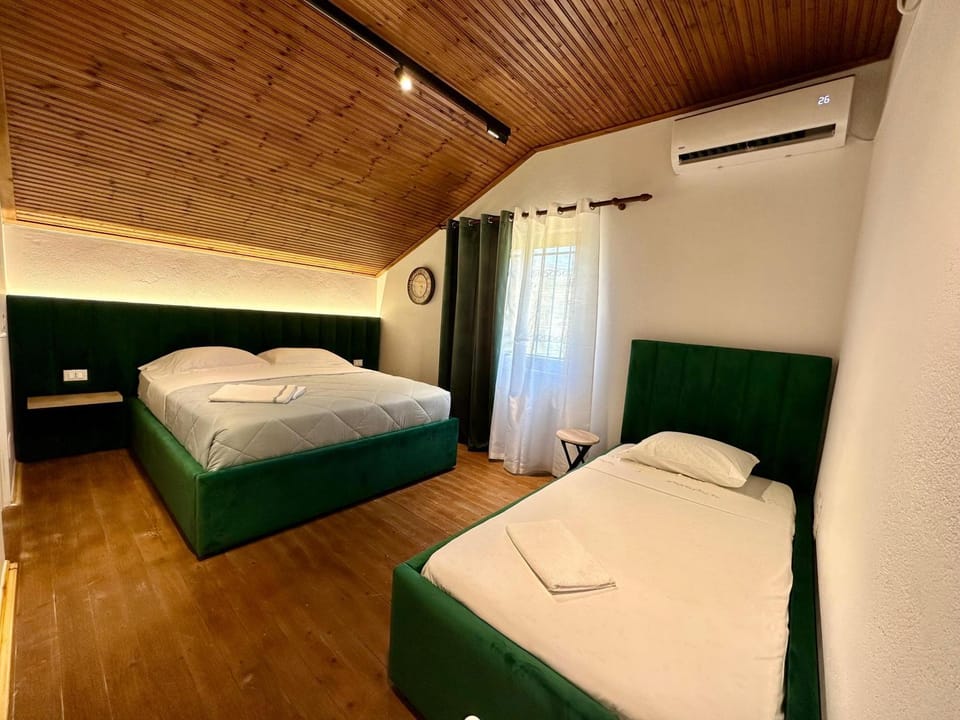 Lakeview Escape Koman Bed and Breakfast in Montenegro
