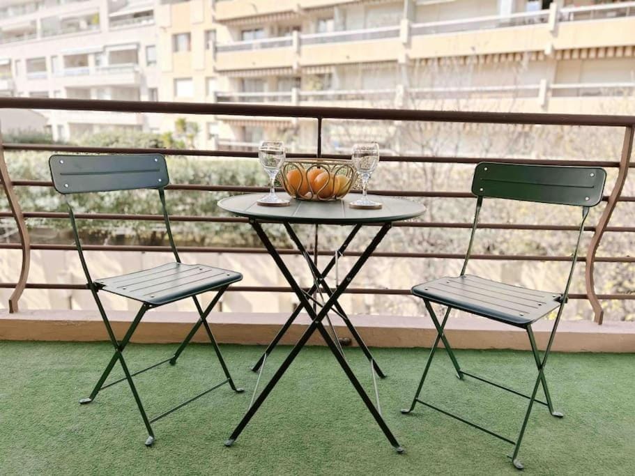 Le Diderot : Apt 2 Prs, 10 min plages, parking Apartment in Antibes