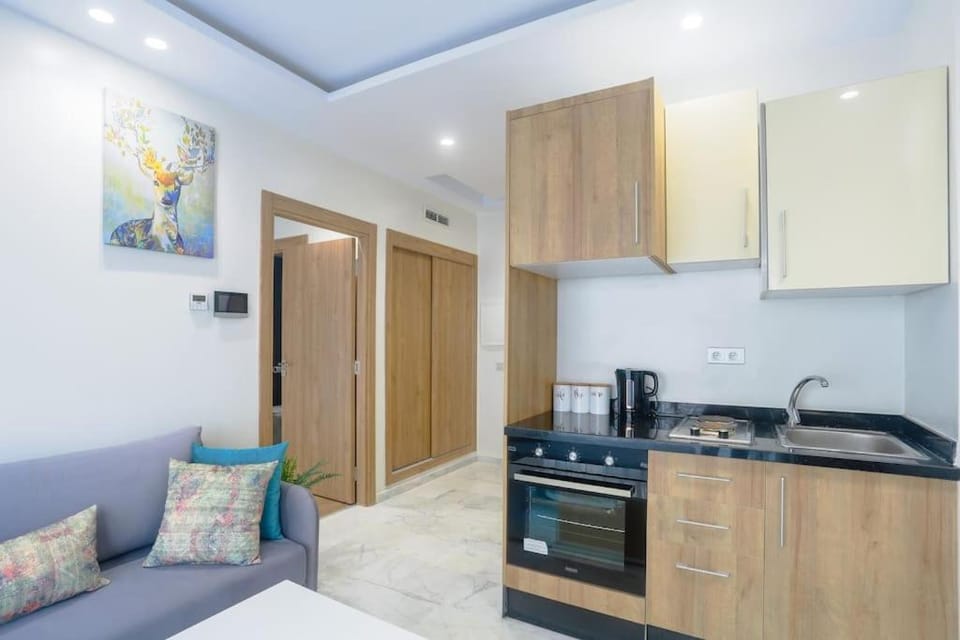 Coffee/tea facilities, Kitchen or kitchenette, Living room, stove