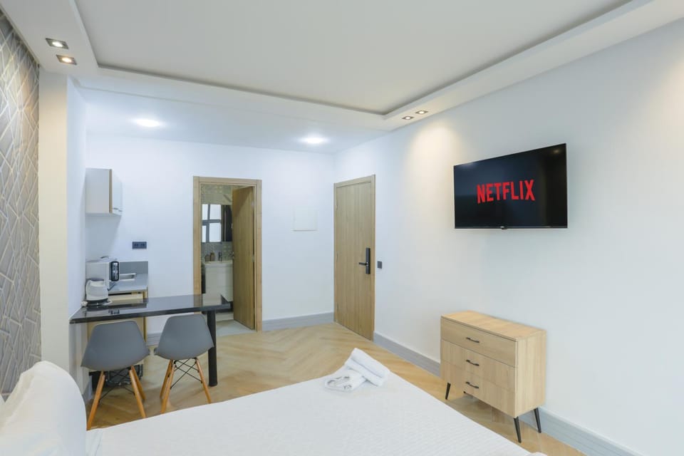 Bed, TV and multimedia