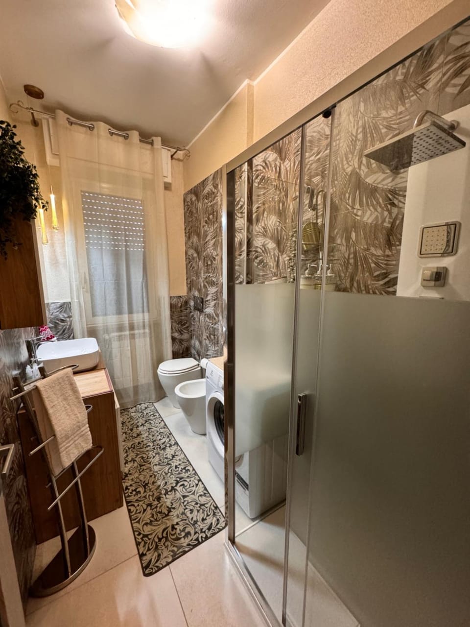 Shower, Toilet, Bathroom, bidet, towels