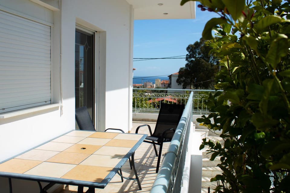 Patio, Day, Garden, View (from property/room), Balcony/Terrace, Living room, Seating area, Dining area, Inner courtyard view