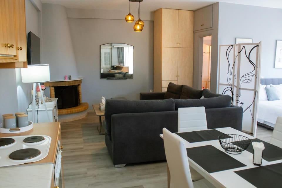 TV and multimedia, Kitchen or kitchenette, Living room, Seating area, Dining area