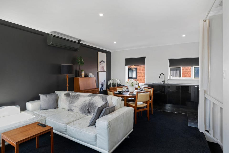 Halifax Muse Pet Friendly Townhouse House in Adelaide