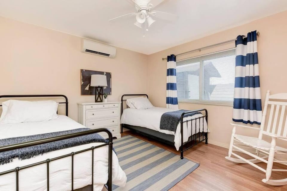 Casa Amore -2BR- FREE Driveway parking for 3 cars Apartment in San Diego