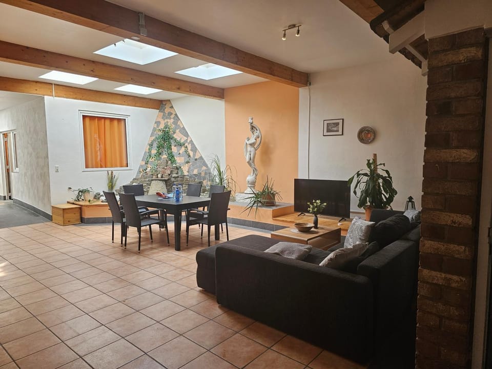 TV and multimedia, Living room, Seating area