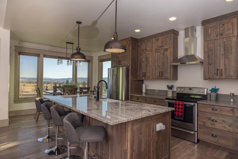 Sugar Loaf Haven by KABINO Huge Views Garage Fishing Snowmobile House in Star Valley Ranch