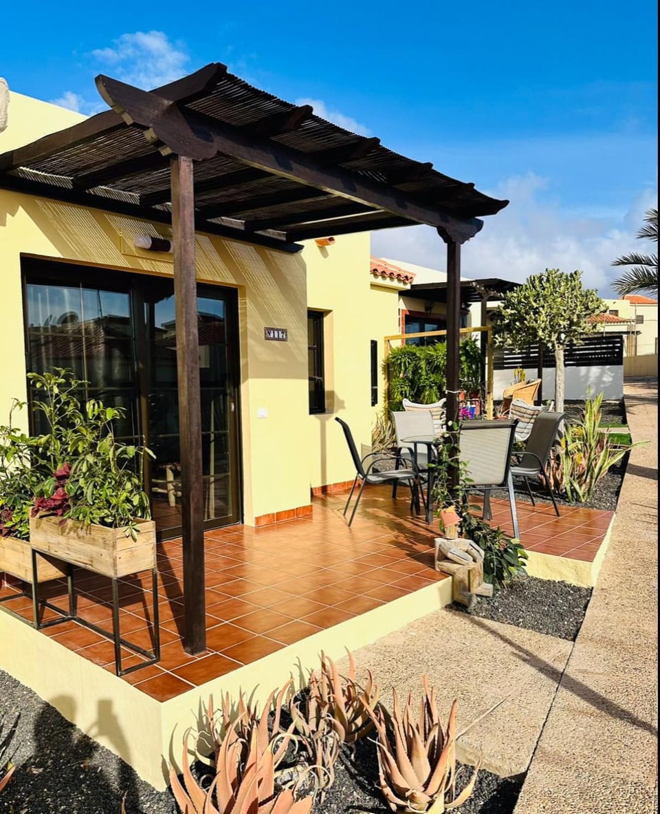 Property building, Patio, Day, Garden, View (from property/room), Balcony/Terrace, Balcony/Terrace, Dining area, Garden view