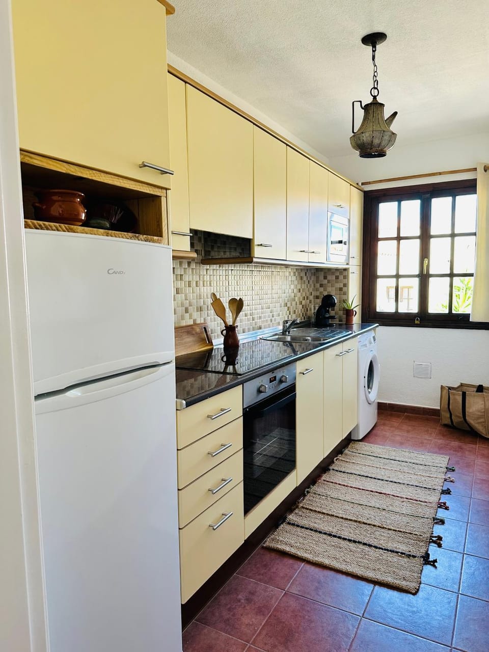 Kitchen or kitchenette, oven