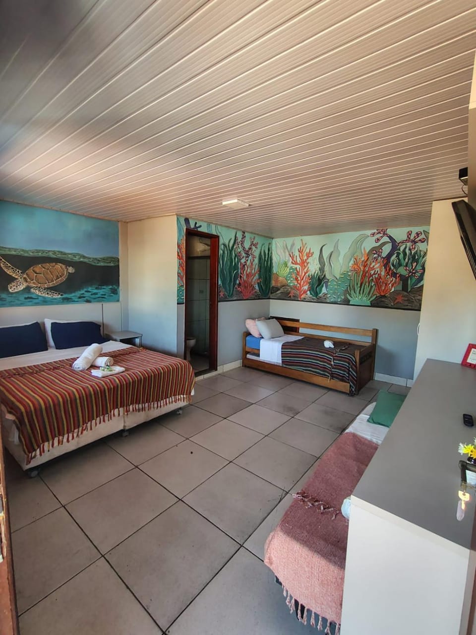 Photo of the whole room, Bedroom
